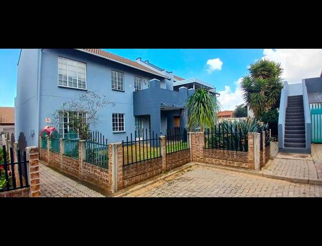 3 BEDROOM TOWNHOUSE FOR SALE IN BARTLETT